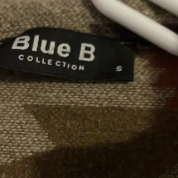 Shacket - Picture 2 of 2